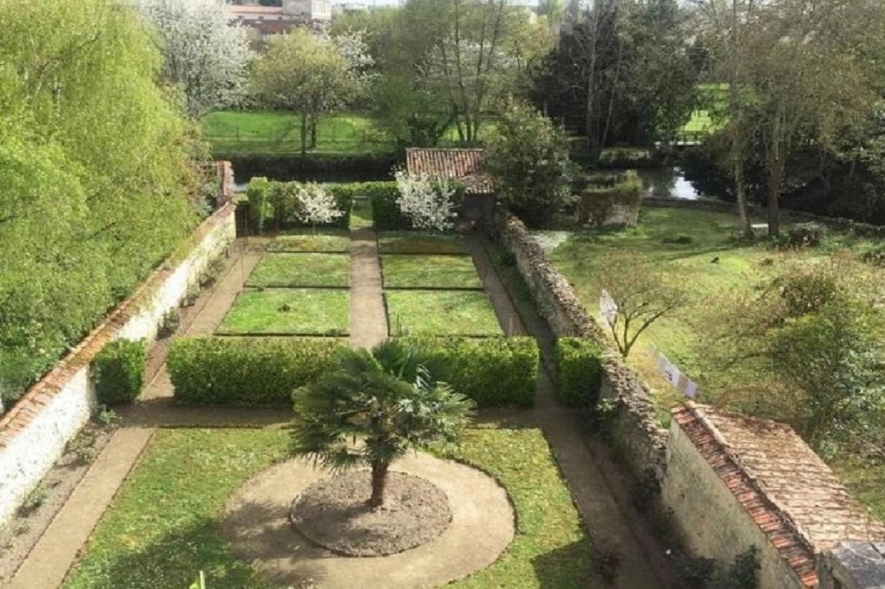 Résidence les Jardins de la Seugne Jonzac Exterior foto
