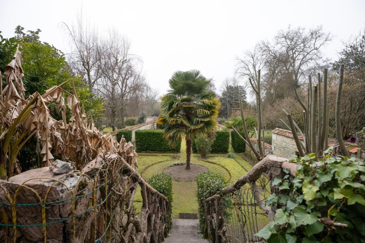 Résidence les Jardins de la Seugne Jonzac Exterior foto